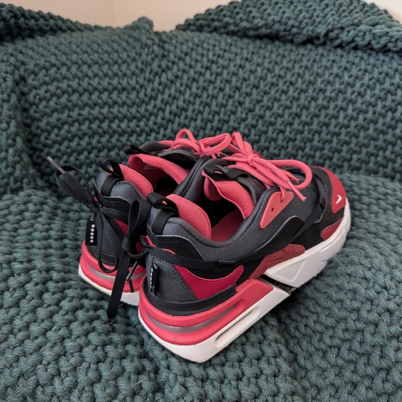 Nike Air Max Furyosa - Picture 2 of 5